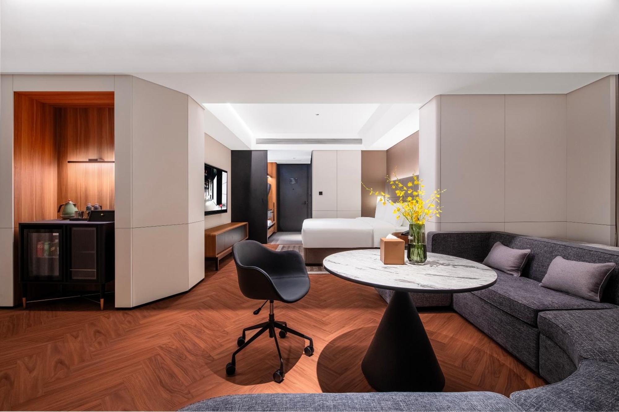 Hotel Intercity Xujiahui - Free Minibar And Near Yishan Road Metro Station