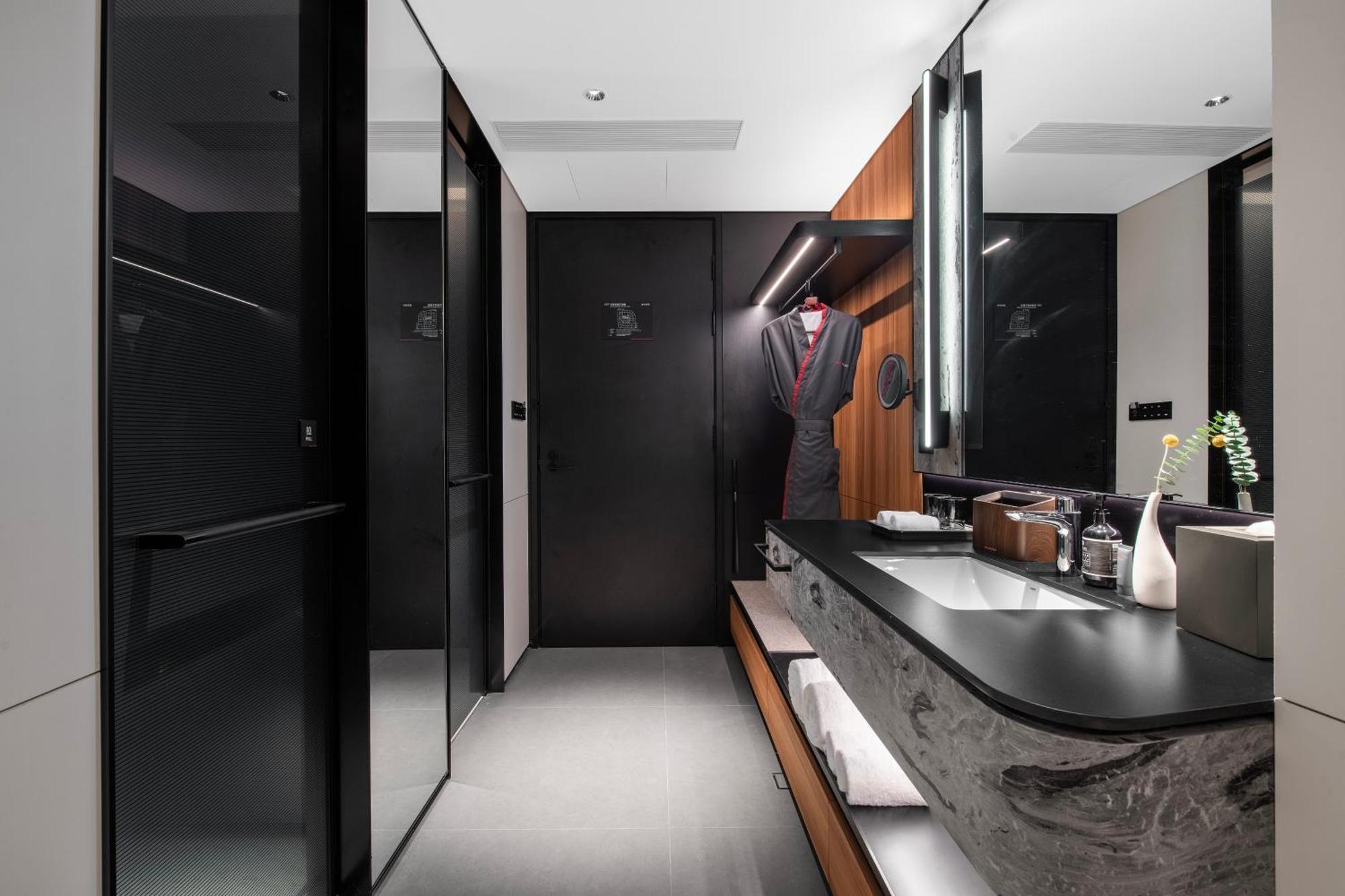 Hotel Intercity Xujiahui - Free Minibar And Near Yishan Road Metro Station 5*